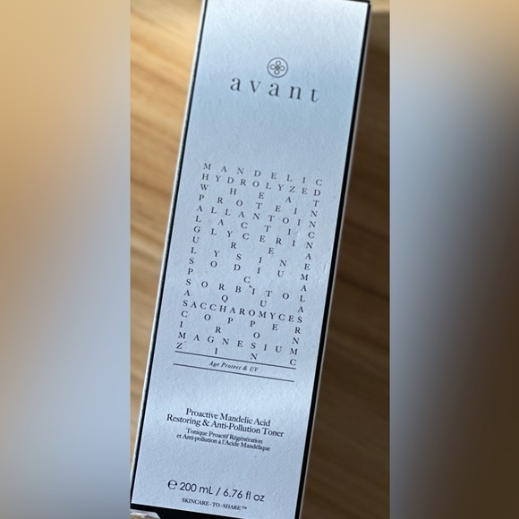 Proactive Mandelic Acid Restoring & Anti-Pollution Toner - Picture 2 of 3